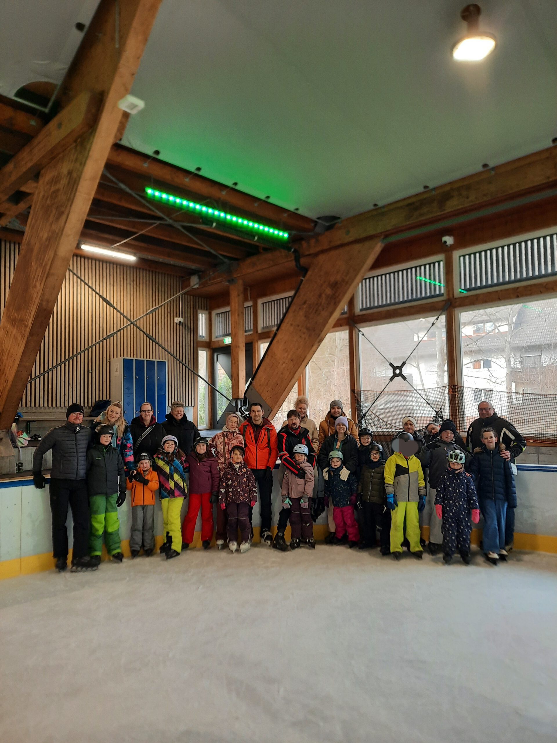 Aus­flug zum Schlitt­schuh­lau­fen mit den Jugend­grup­pen der Wan­der­freun­de Ber­mers­bach 2026